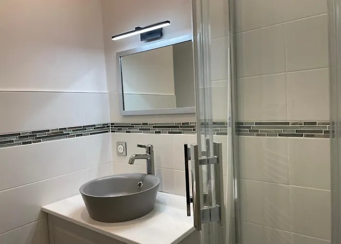 Les Pieds Dans L'eau - Accès Direct à La *