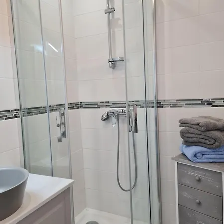Apartment Les Pieds Dans L'eau - Acces Direct A La Bernieres-sur-Mer