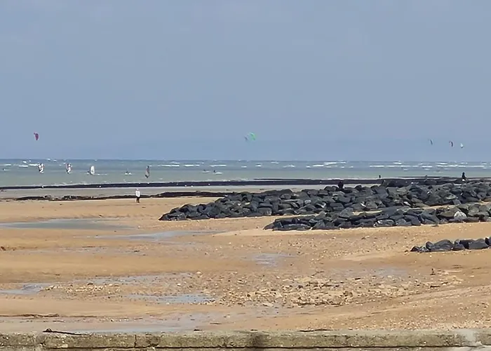 Les Pieds Dans L'eau Daire *